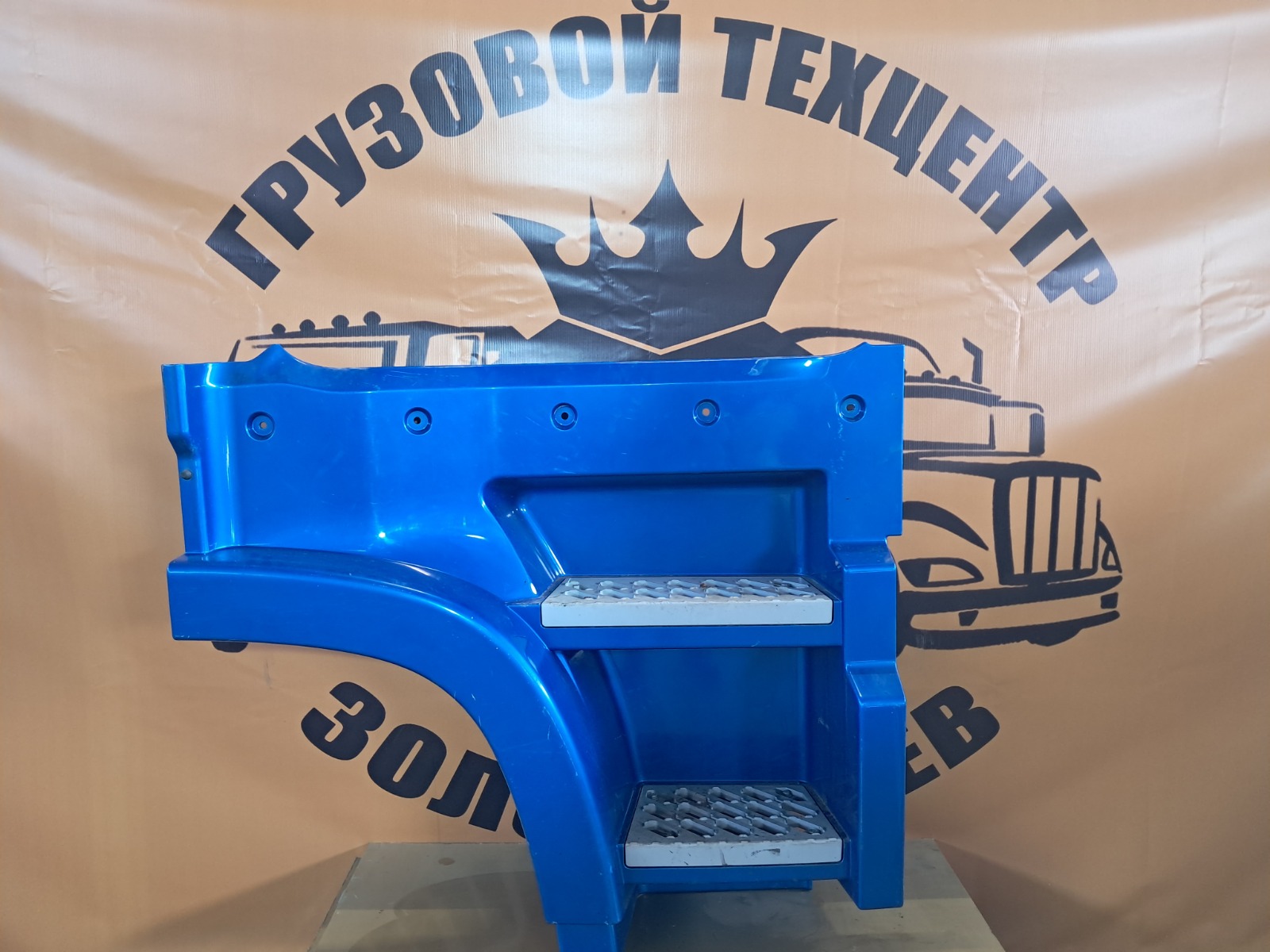Корпус подножки Dongfeng GX правый (б/у)