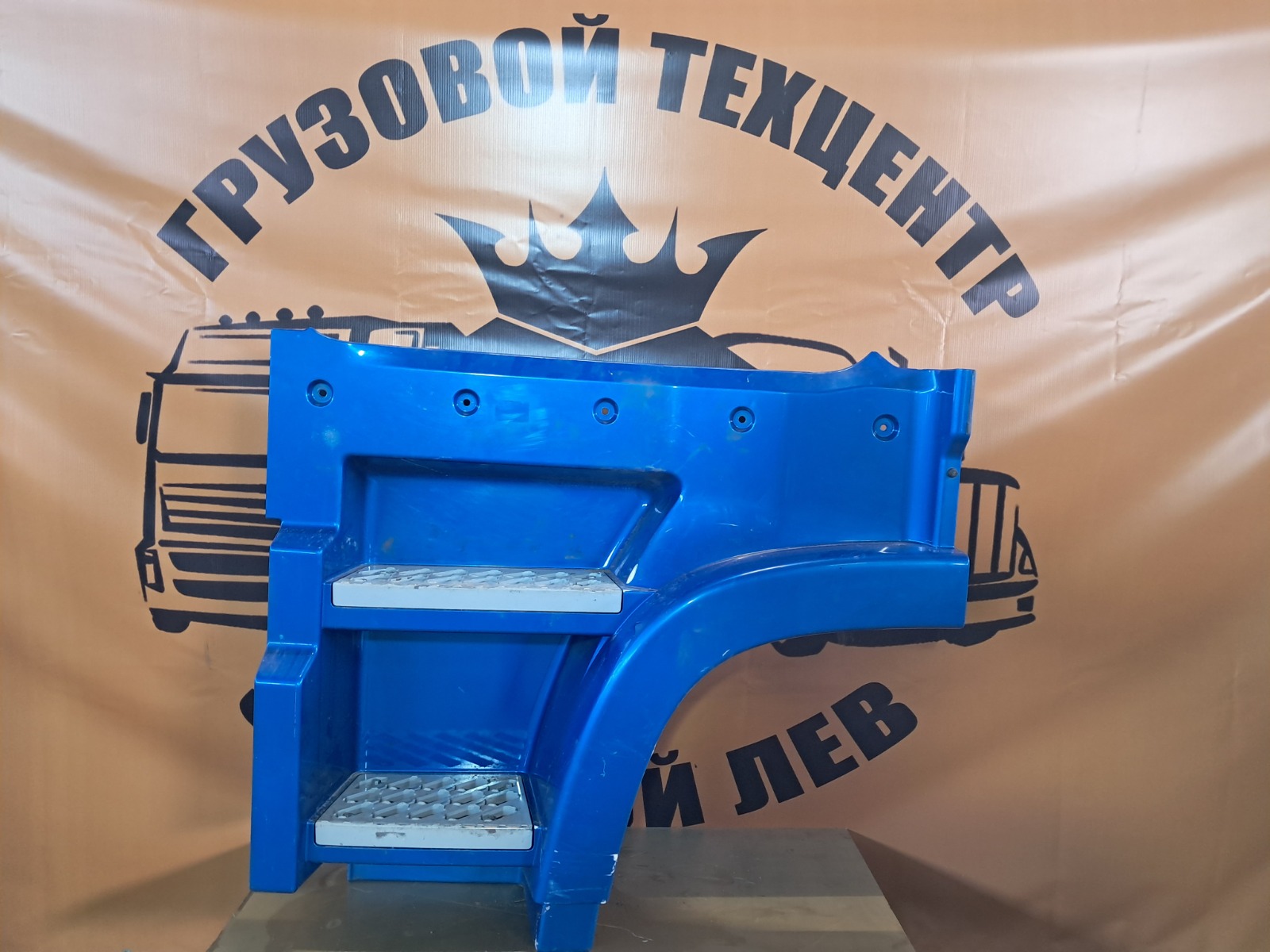 Корпус подножки Dongfeng GX левый (б/у)