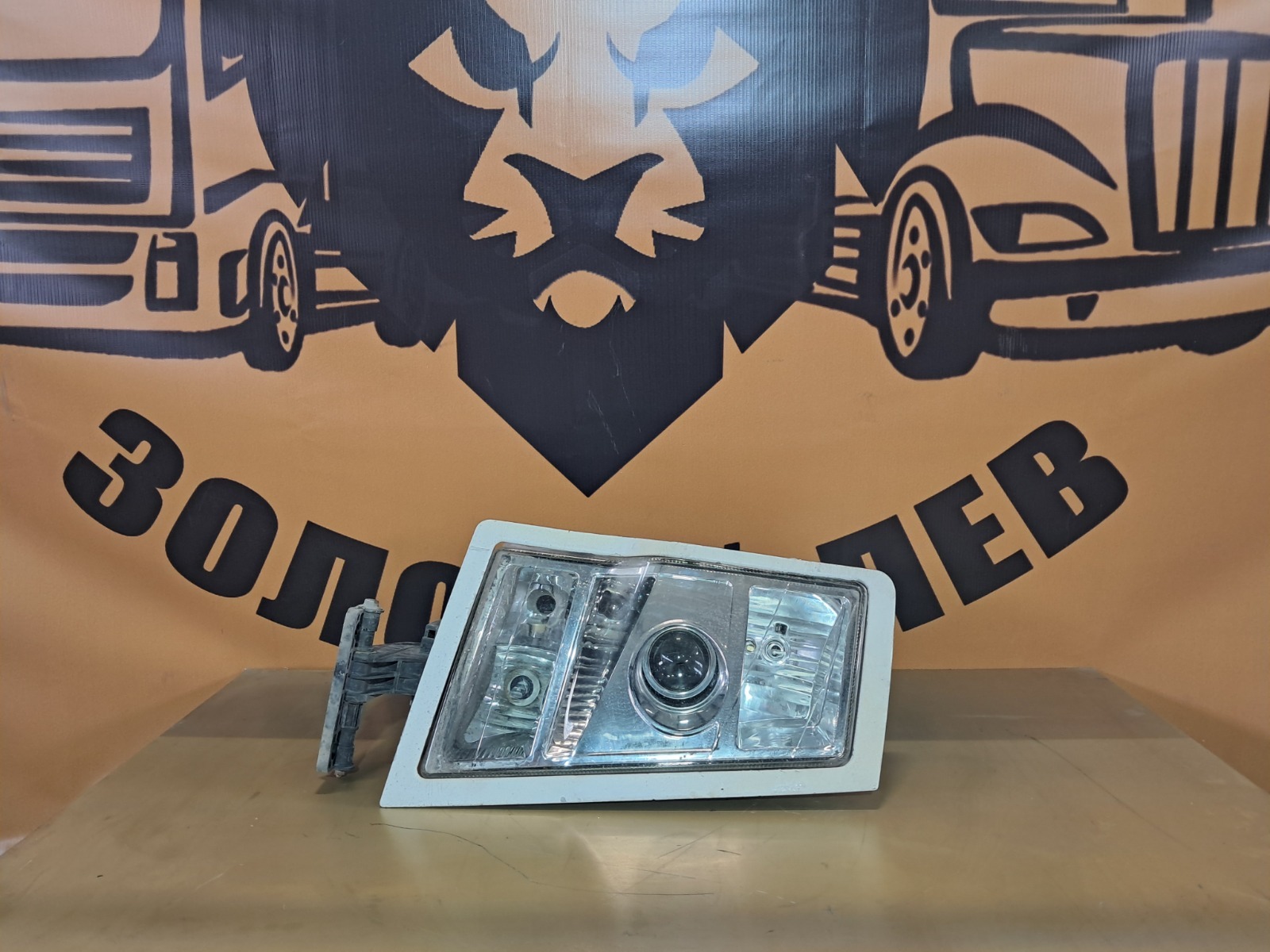 Фара VOLVO FH FH2 D13A440 2007 правая (б/у)