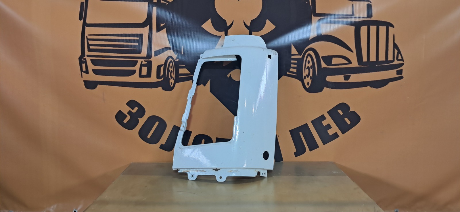 Облицовка фары VOLVO FH FH2 D13A440 2007 левая (б/у)