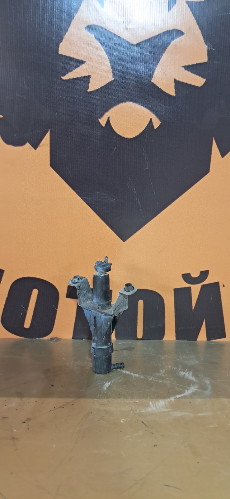 Форсунка омывателя фар VOLVO FH FH2 D13A440 2007 (б/у) Форсунка омывателя фар VOLVO FH FH2 D13A440 2007 (б/у)