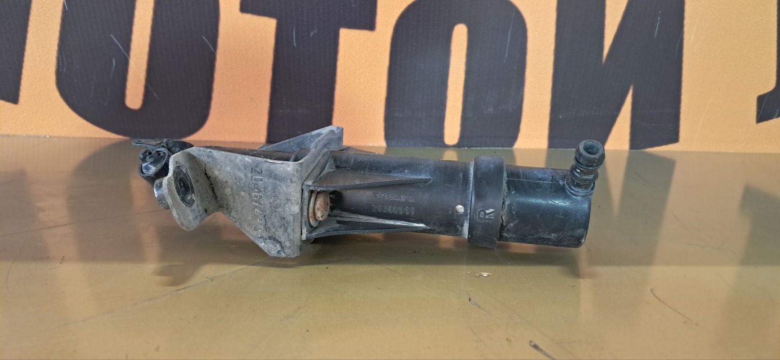 Форсунка омывателя фар VOLVO FH FH2 D13A440 2007 (б/у) Форсунка омывателя фар VOLVO FH FH2 D13A440 2007 (б/у)