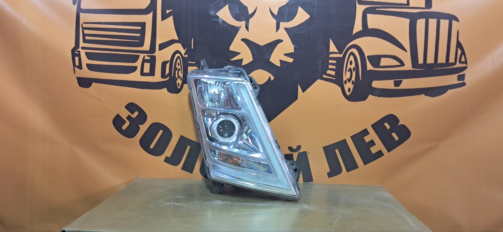 Фара VOLVO FH FH4 правая (б/у)