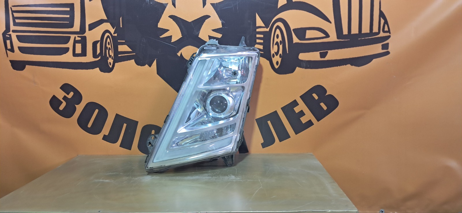 Фара VOLVO FH FH4 левая (б/у)