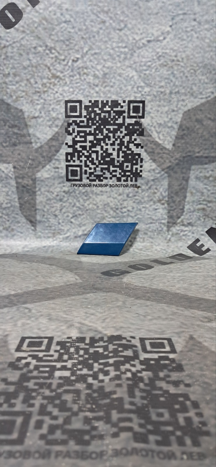 Крышка форсунки омывателя фар VOLVO FH правая (б/у)