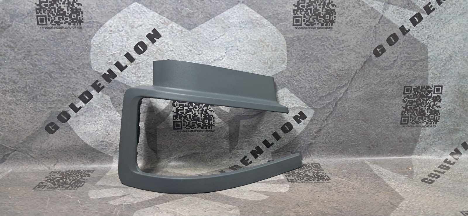 Рамка фары Scania 6-Series правая