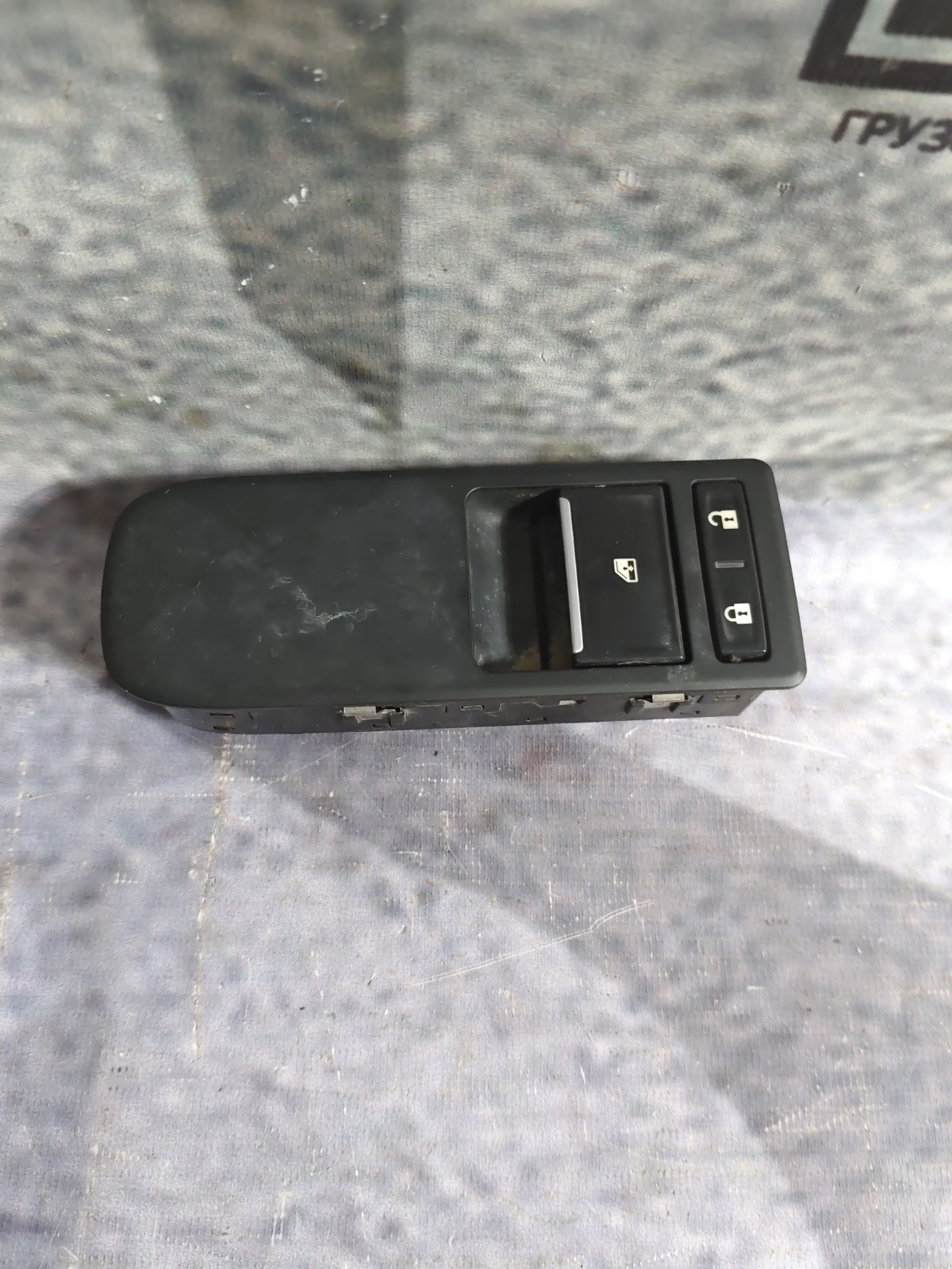 Кнопка стеклоподъемника SITRAK C7H MAX MC13.48-50 2023 правая (б/у)