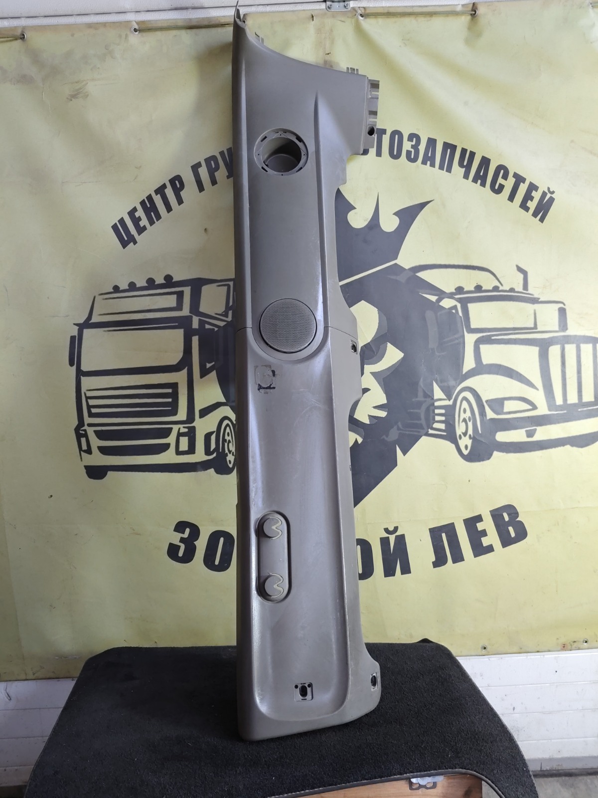 Накладка салонная DAF XF105 SUPER SPACE CAB MX EURO-5 2011 правая (б/у)