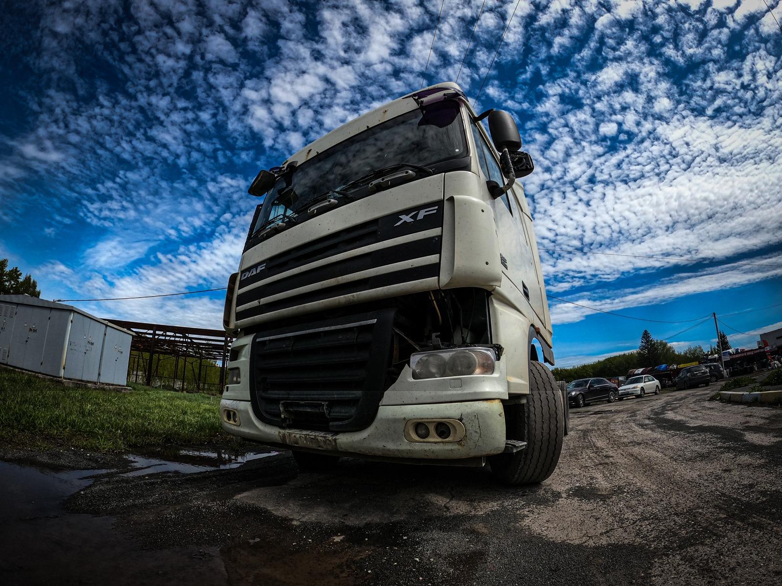 Автомобиль DAF XF105 MX13 460 2009 года